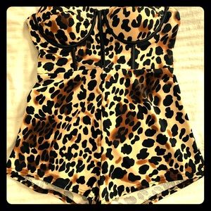 Strapless leopard romper